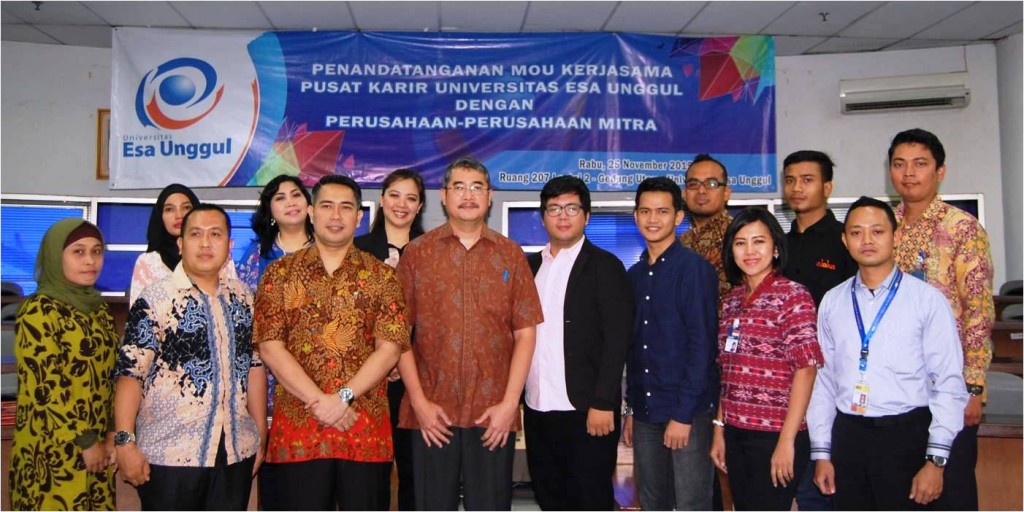 Penandatanganan MOU Kerjasama Pusat Karir UEU dengan Perusahaan Mitra
