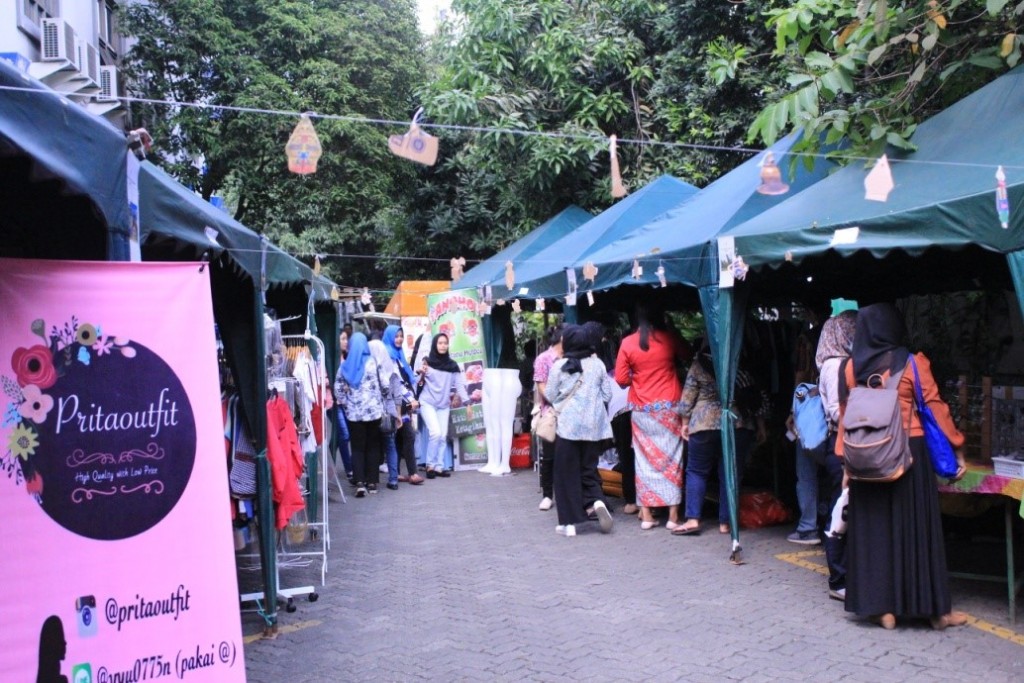 Stand-stand masyarakat umum maupun Mahasiswa yang memeriahkan Bazar Kesmas Day yang berjumlah 21 stand