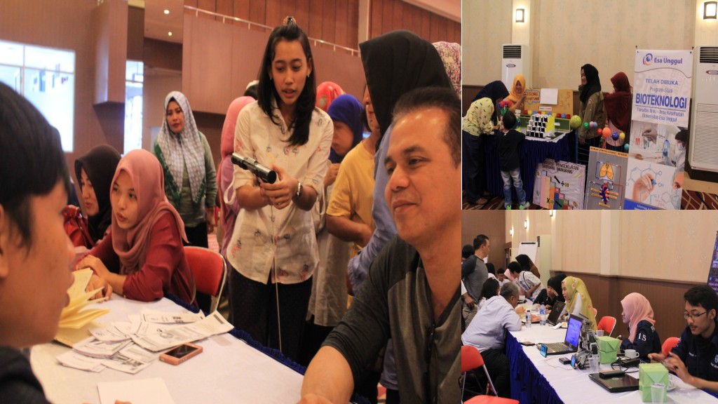 Stan Mahasiswa Di Ballroom Aula Kemala yang Banyak didatangi Orangtua Siswa