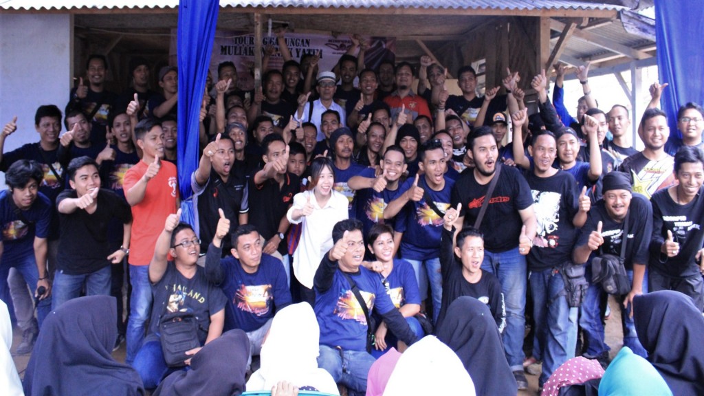 Foto Bersama Seusai Penyerahan Santunan Anak Yatim Komunitas Motor