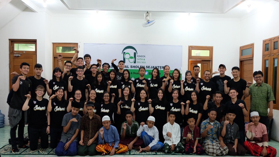 The Swans Adakan SRP ke Yayasan Amal Sholeh Sejahtera