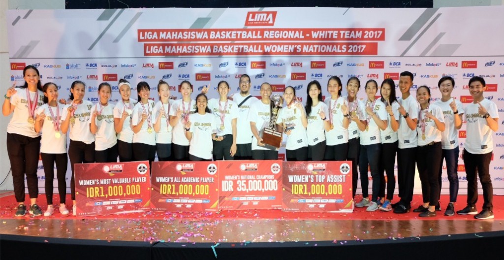 Tim The Swans Putri Esa Unggul Juara di LIMA Malang