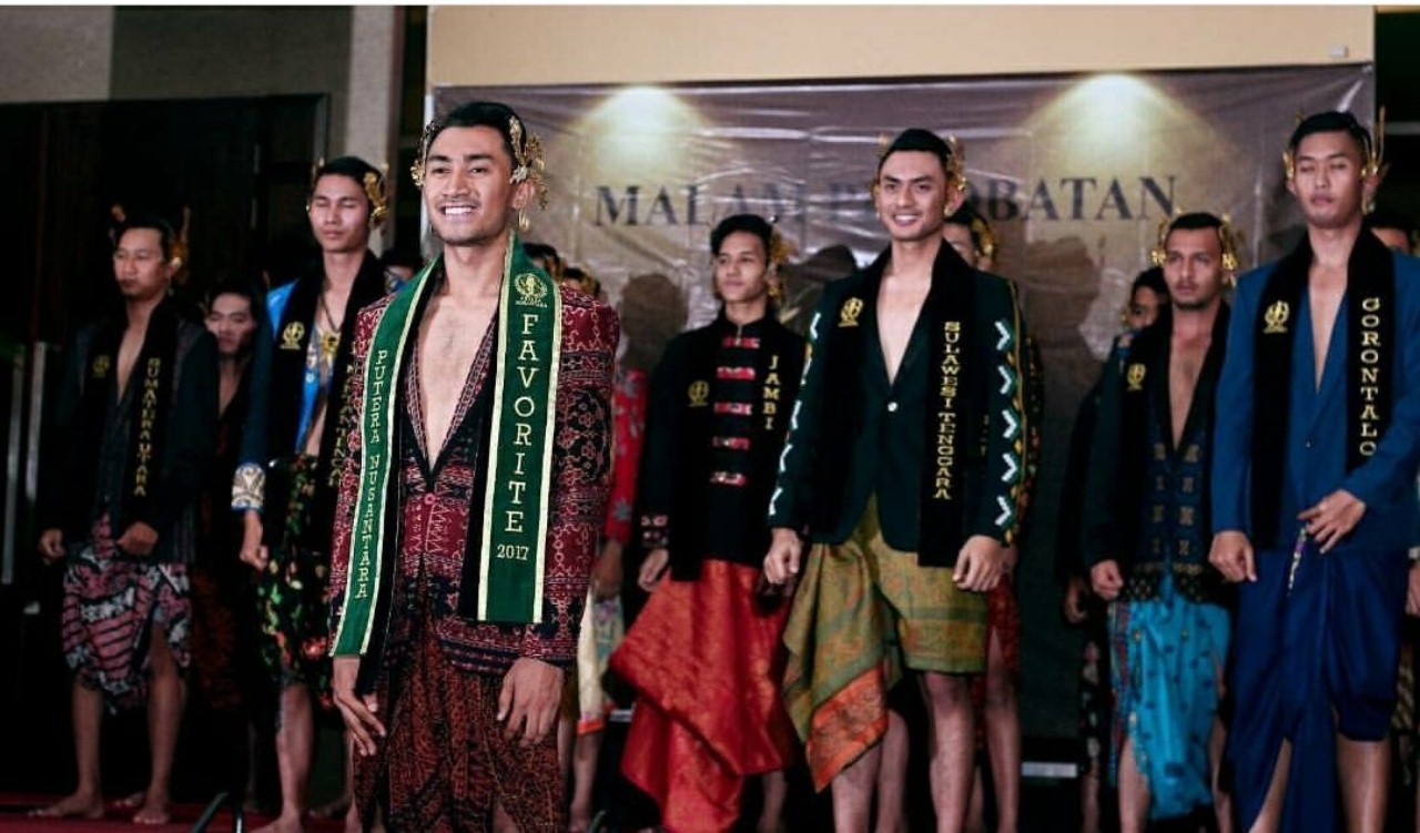 Wahyu Gunawan (Tengah Depan) Saat Tampil di Grand Final Putera Nusantara Wahyu Gunawan (Tengah Depan) Saat Tampil di Grand Final Putera Nusantara