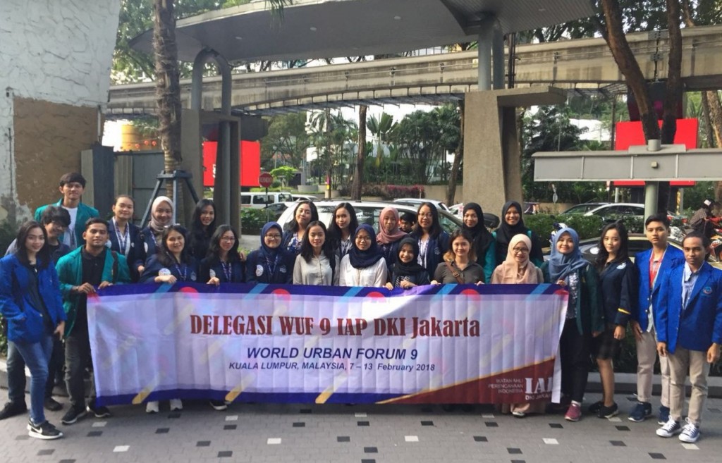 Delegasi Planologi Esa Unggul yang menghadiri World Urban Forum 9