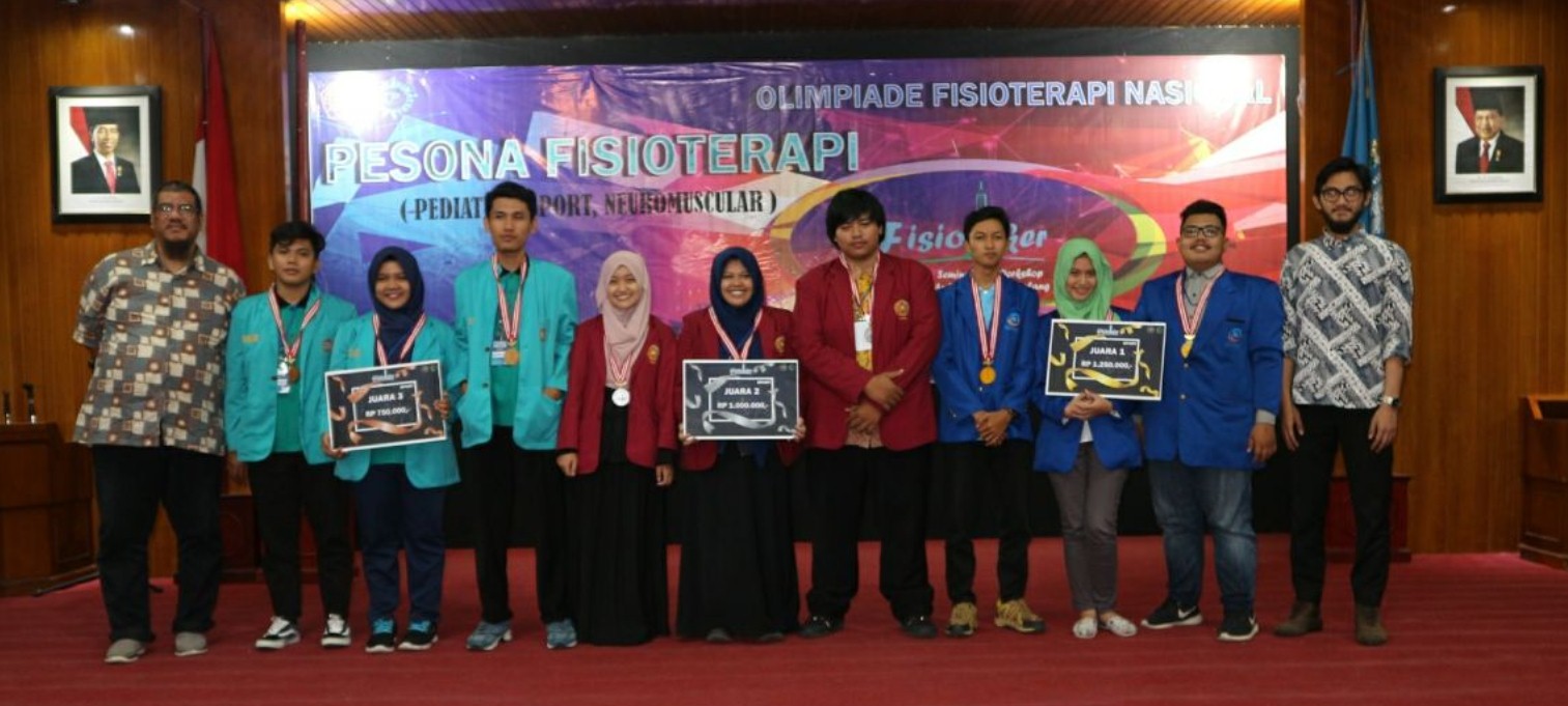 Esa Unggul disebelah Kanan mendapatkan juara 1 Esa Unggul disebelah Kanan mendapatkan juara 1