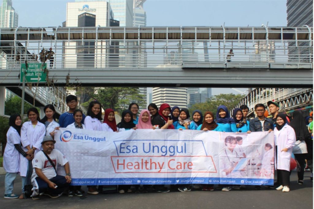 Foto Bersama Seusai Esa Unggul Healty care