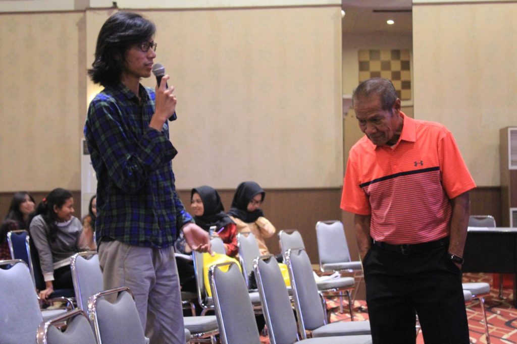 Salah satu penanya di Seminar Fisioterapi