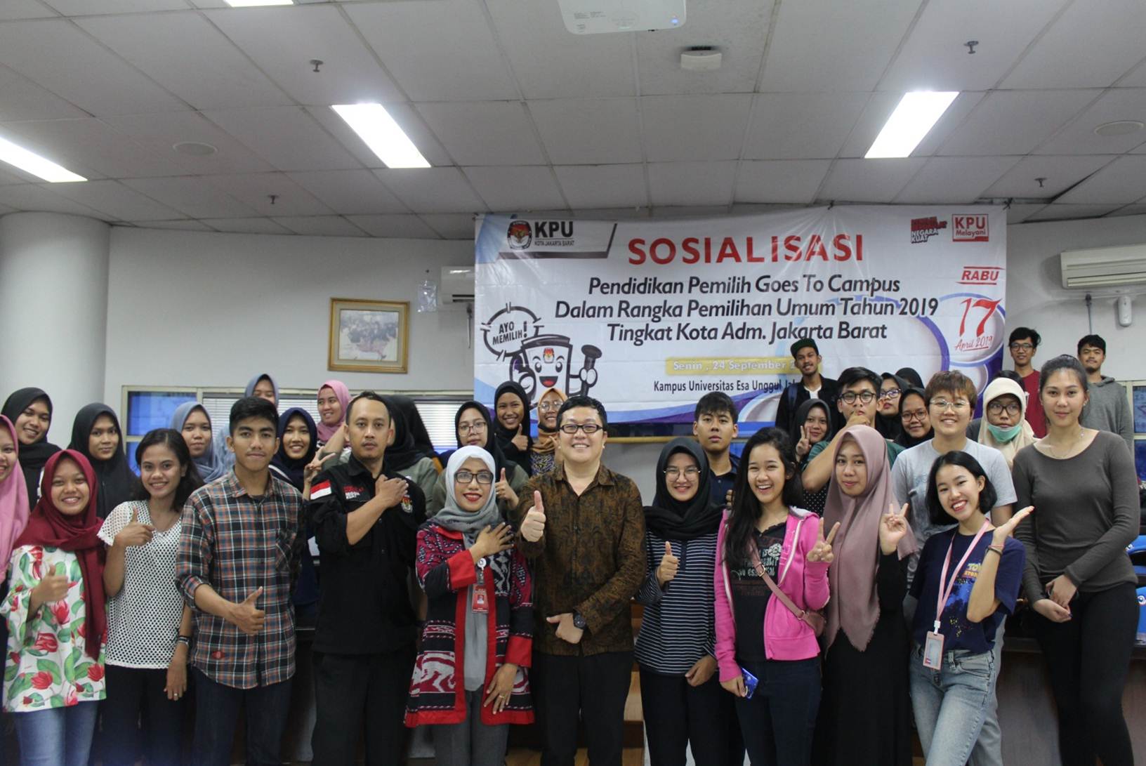 Foto Bersama Saat Sosialisasi Goes To Campus
