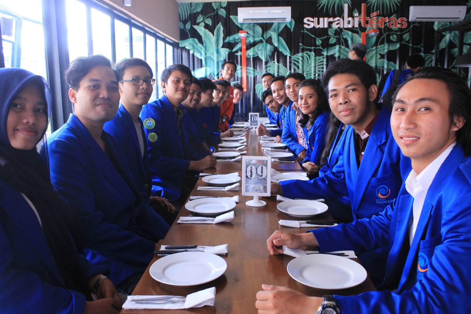Sejumlah Mahasiswa ikut Meramaikan Saat Grand Opening