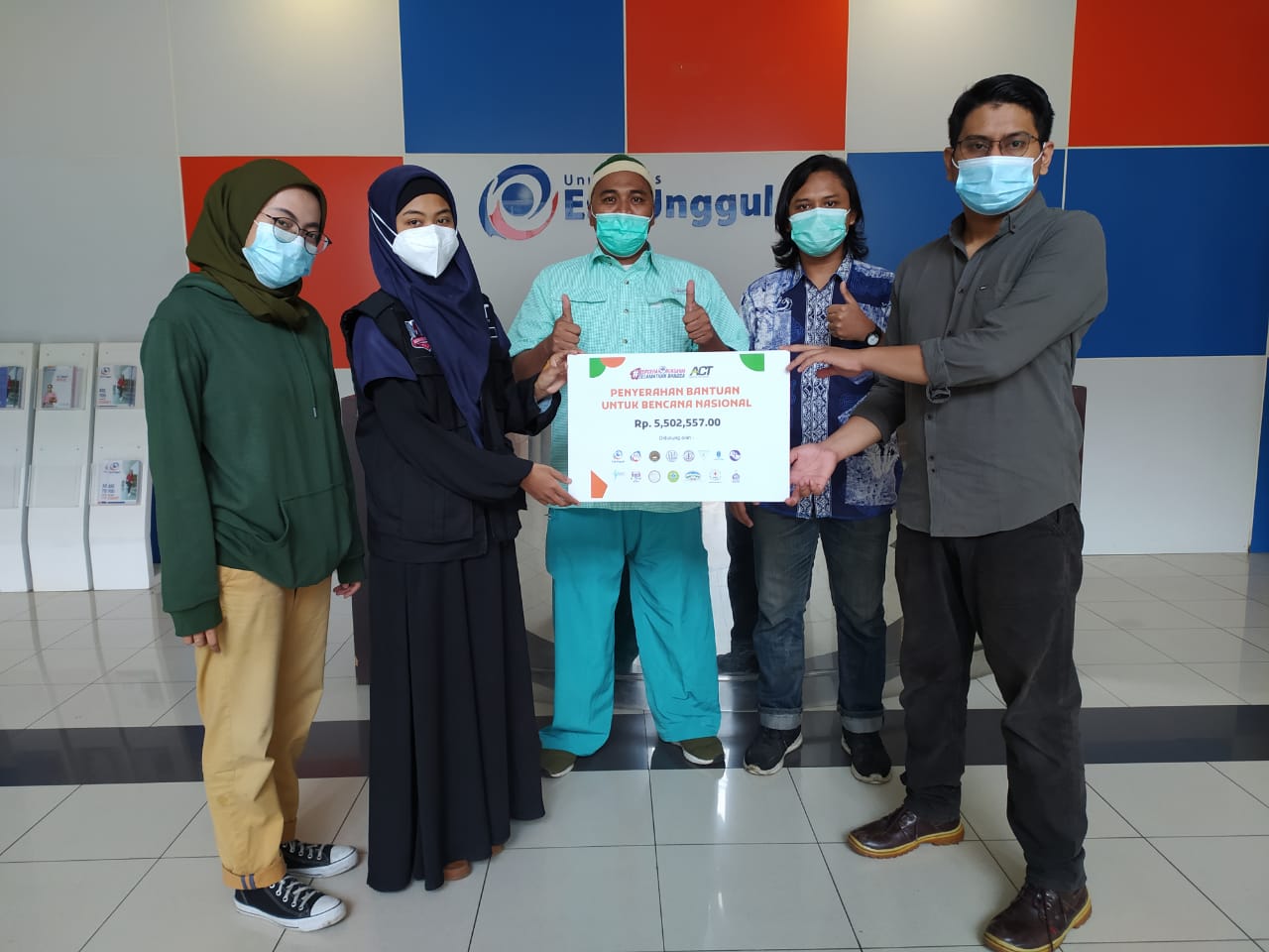 Penyerahan Dana Bantuan Kepada ACT