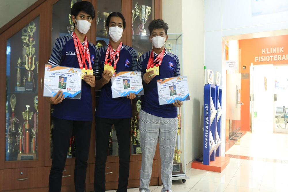Mahasiswa UEU