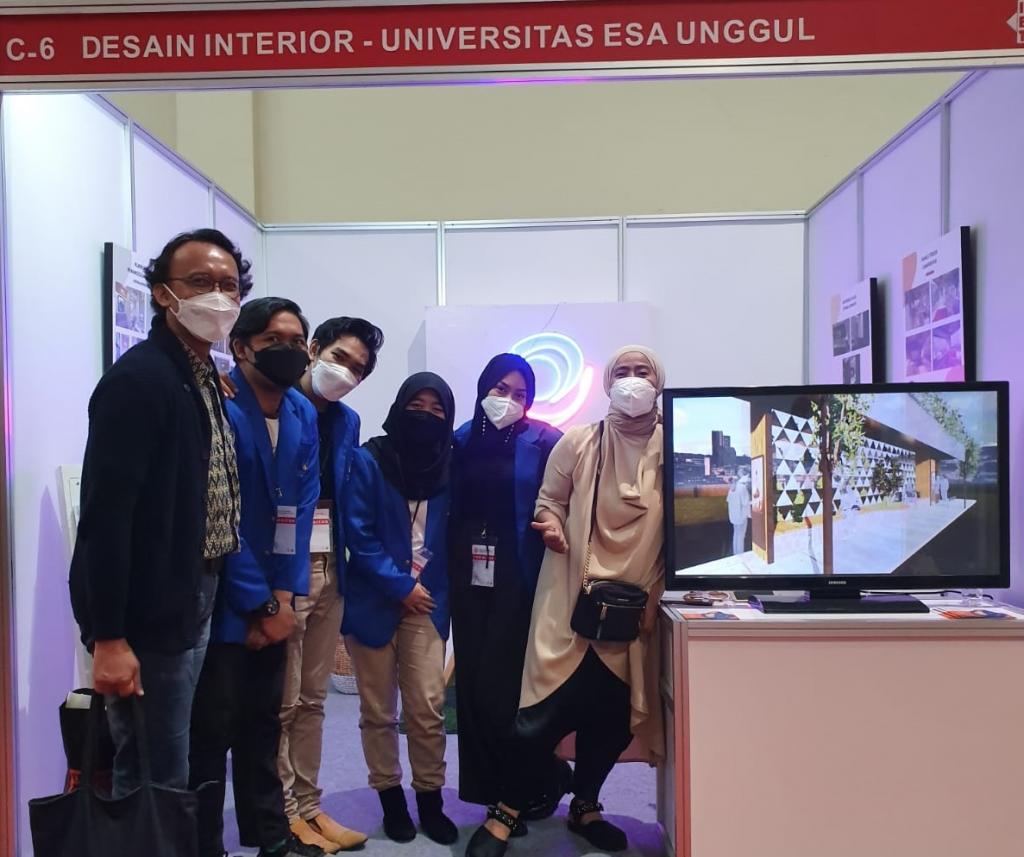 Dosen dan Mahasiswa UEU Ikuti Pameran