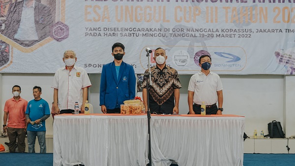 sejumlah Sivitas UEU di acara kejuaraan Karate