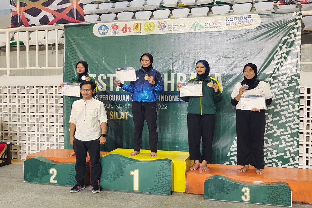 Mahasiswi UEU yang berhasil meraih Juara Tiga di Ajang Pekan Olahraga Mahasiswa UEU