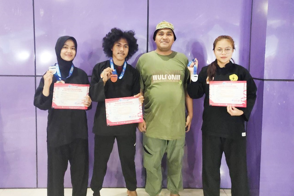 Mahasiswa UEU di ajang Pencak Silat