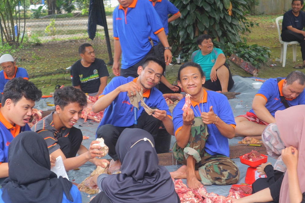 Suasana Saat Pemotongan Hewan Kurban