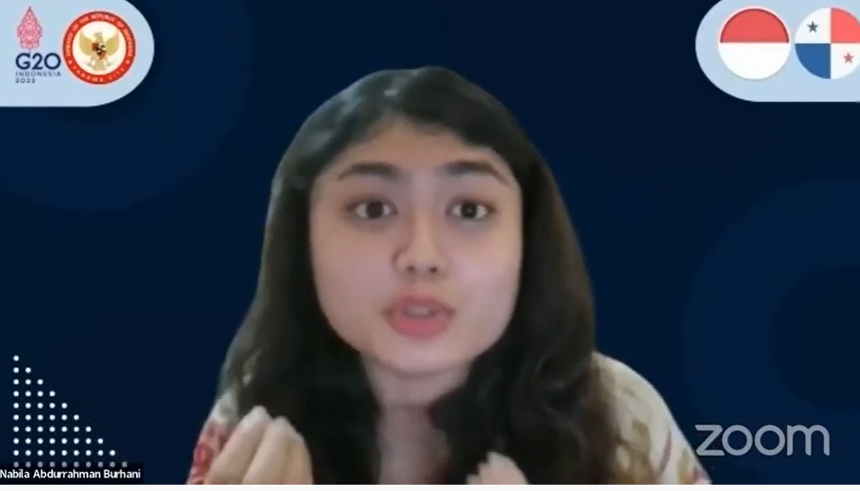 Nabilla Saat menyampaikan Pemaparanya