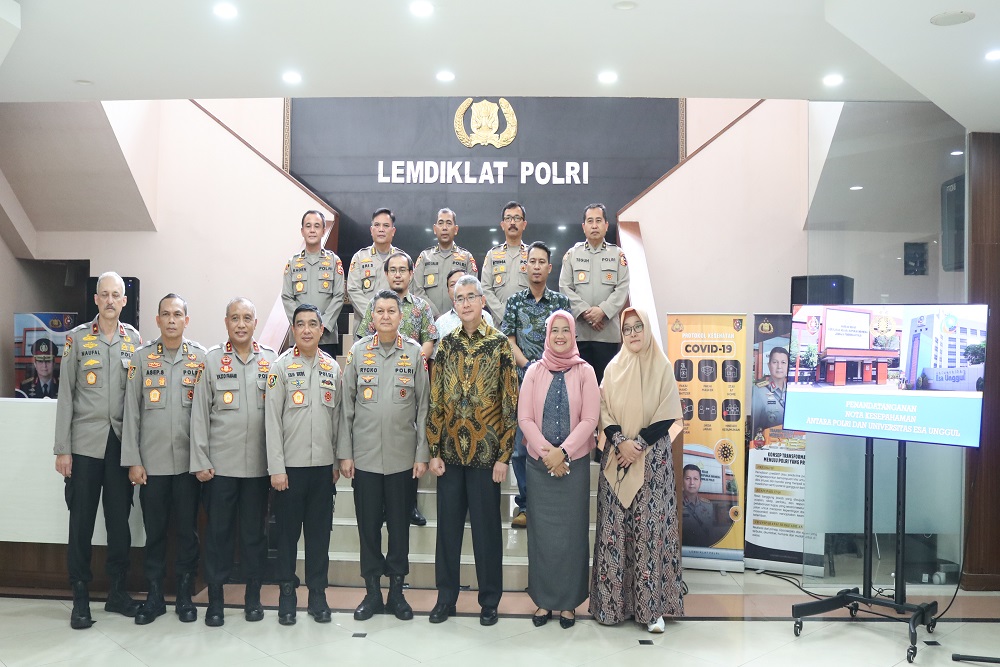 Foto bersama dengan Lemdiklat UEU